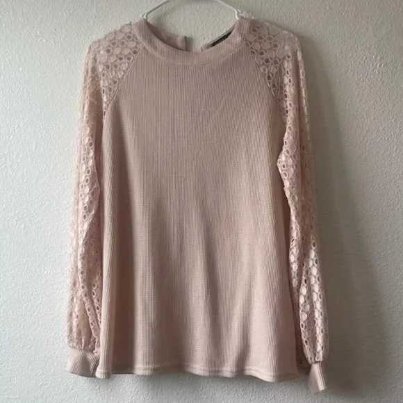 Blush top with lace sleeves - Picture 1 of 6